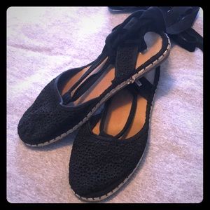 Black toms sandals